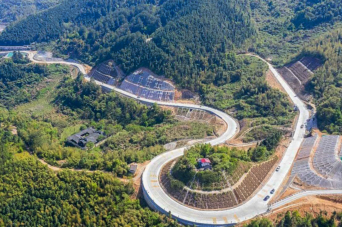 福建閩清：無人機(jī)助力公路項(xiàng)目水土保持檢查