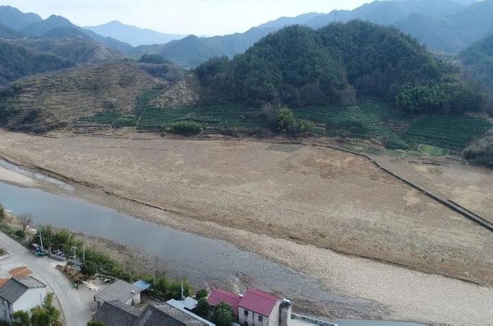 02新昌縣長詔水庫水源地水土流失治理前后對比.jpeg