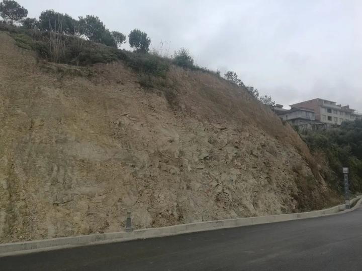06溫州市珊溪水庫水源地（泰順）邊坡整治前后對比.jpeg