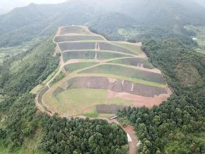 11浦江縣大樂山取料場整治前后對比.jpeg