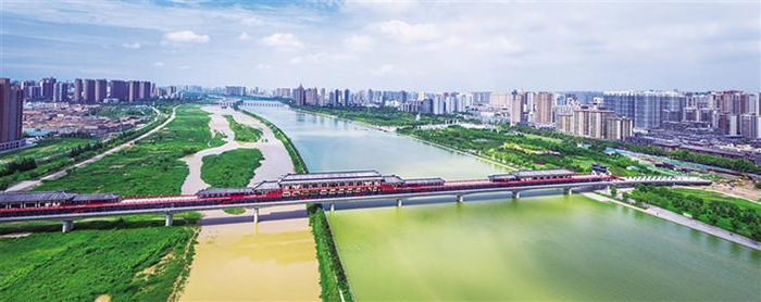 1咸陽(yáng)湖水面景觀——古渡廊橋.jpg