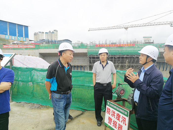 長江委水土保持局蒲勇平副處長一行檢查黃石盤水庫.jpg