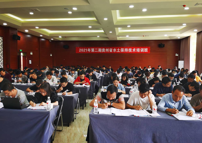 6培訓(xùn)班學(xué)員結(jié)業(yè)考試.jpg