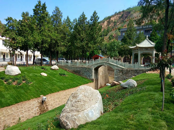 生態(tài)溝道.jpg