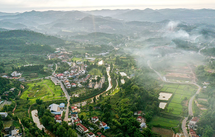 2秀麗小山村.jpg