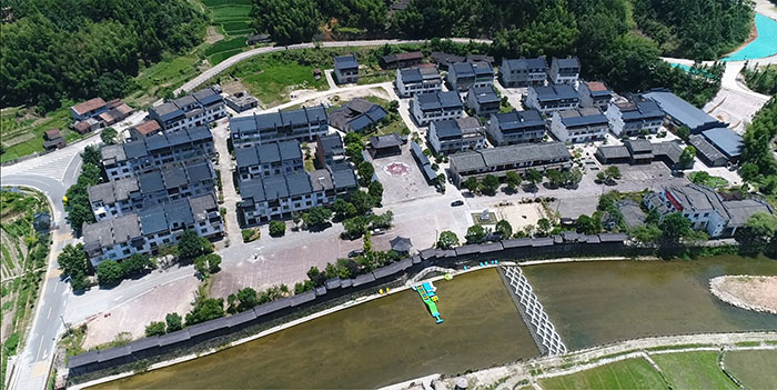 3結(jié)合美麗鄉(xiāng)村建設(shè)，利用“四旁四地”綠化，打造宜居、宜游環(huán)境——崇際村全貌.jpg