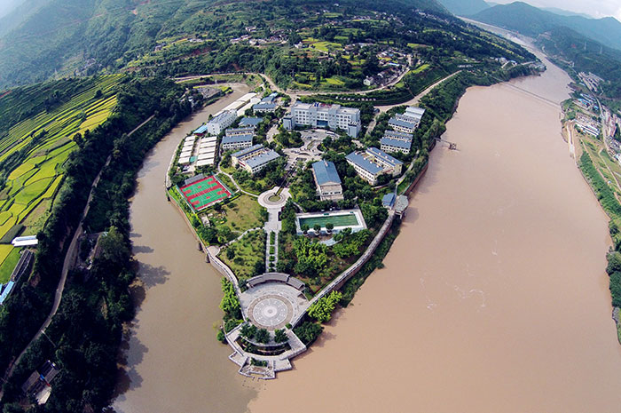 3.構(gòu)建和諧電站、奉獻綠色能源，建設(shè)世界一流水電企業(yè).jpg