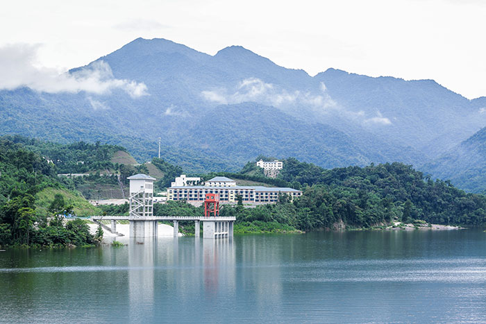 3.海蓄電站下水庫進出水口.jpg