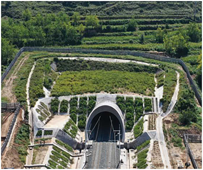 3隧道路基過度地段治理效果.jpg