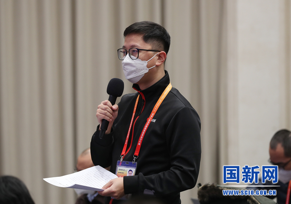 4封面新聞記者提問_large.jpg