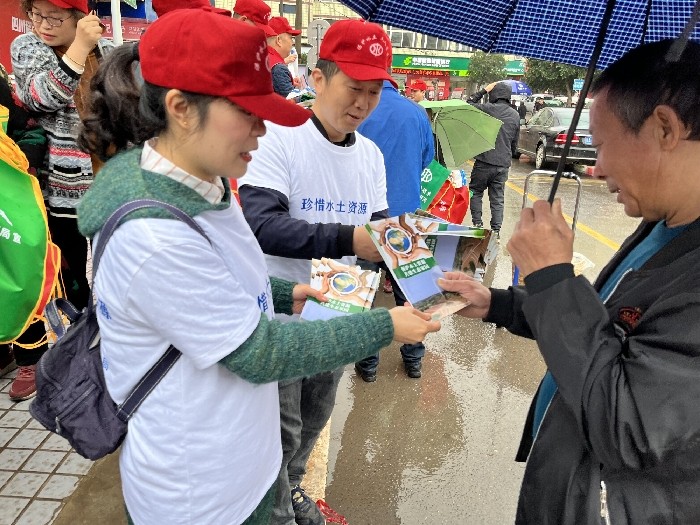 2022年3月23日到東興區(qū)田家鎮(zhèn)開展水土保持法律法規(guī)宣傳活動.jpg